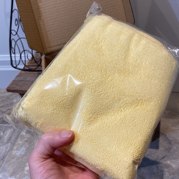 Amazon Basics Ultra Thick Microfibre Cleaning Cloths - Picture 3 of 7